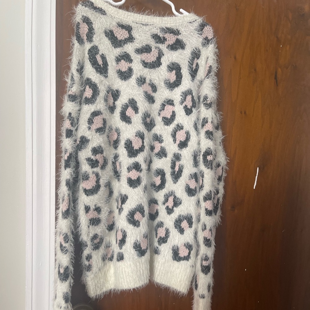 Leopard fuzzy sweater